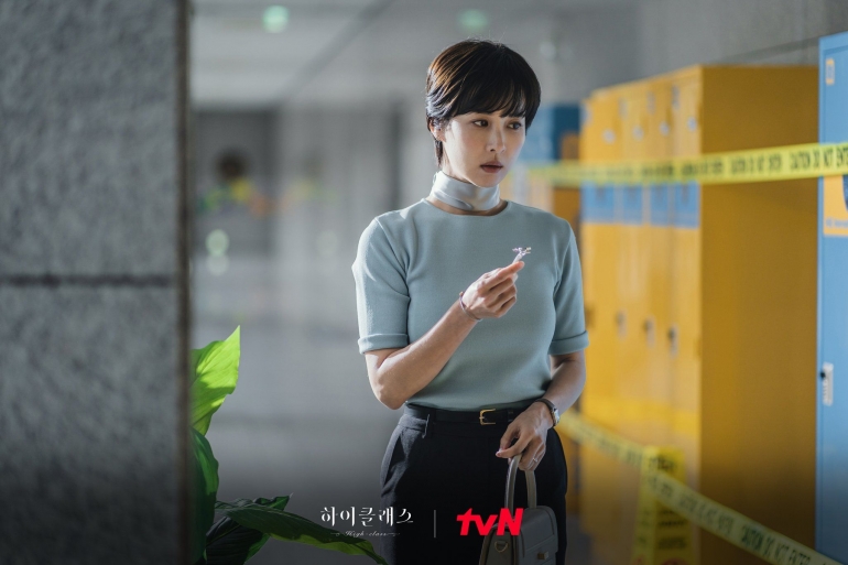 Song Yeo Wool, tokoh utama 'High Class' menyelidiki teror yang ia alami
