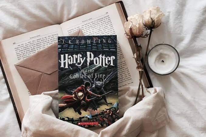 Novel Harry Potter menjadikan J.K. Rowling sebagai penulis novel fantasi terkaya sepanjang sejarah dunia. (Sumber: Via Popbela) 