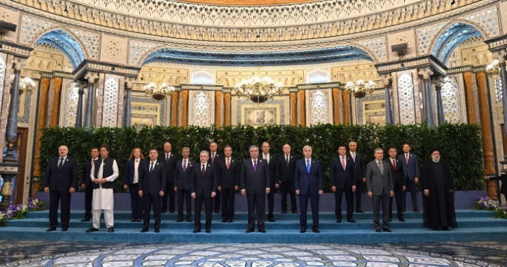 Peserta Pertemuan SCO berpose untuk foto bersama (Foto: Layanan Pers Akorda/Astana Times)