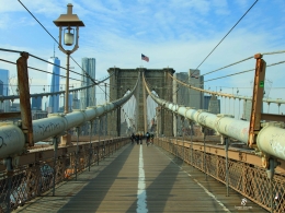 Pesona Jembatan Brooklyn dilihat dari jalur pejalan kaki di atas jembatan ini. Sumber: dokumentasi pribadi