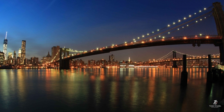Jembatan Brooklyn dan jembatan Manhattan (kanan) yang membentang di atas Sungai East. Sumber: dokumentasi pribadi