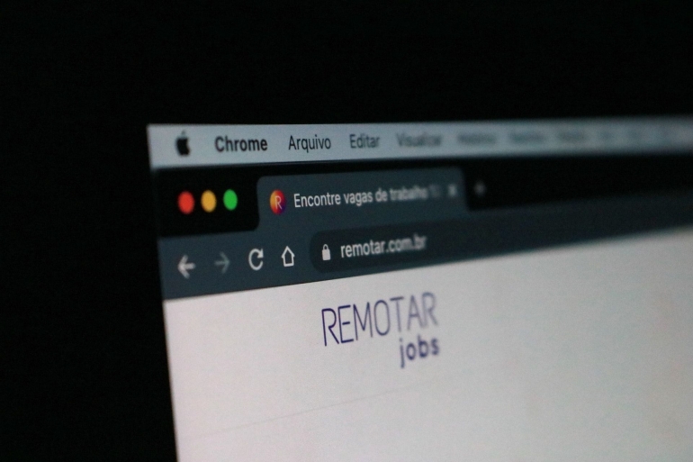 Sumber: Remotar Jobs | Unsplash | Ilustrasi tautan situs web