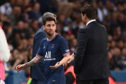 Lionel Messi ketika diganti oleh Pochettino saat PSG bermain kontra Lyon (21/9). Foto: AFP/Franck Fife via Kompas.com