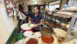 Penjual Warung Nasi. Sumber: Bisnis Tempo