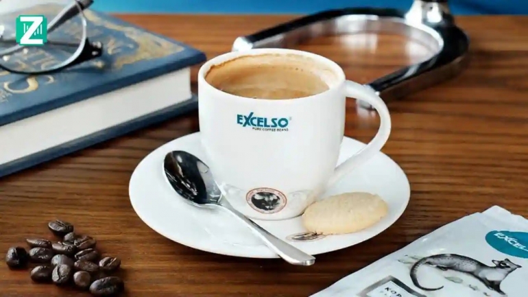 Salah satu gerai kopi yang dikenal dengan deretan produk yg variatif. Sumber: www.zonaduit.com