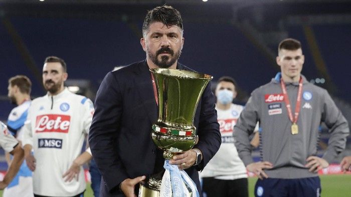 Gelar Coppa Italia dipersembahkan Gattuso untuk Napoli. Sumber: AP Photo/Andrew Medichini/via Detik.com