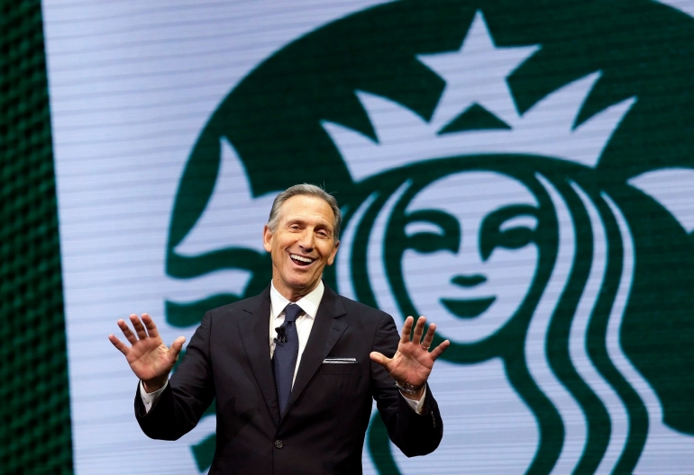 Howard Schultz, ex CEO Starbucks, salah satu franchisor paling fenomenal di dunia. Sumber: Elaine Thompson /AP File/www.nbcnews.com