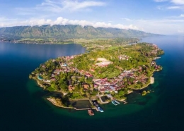 Keindahan alam dan kekayaan warisan budaya di Pulau Samosir Menjadi magnet kuat bagi para wisatawan| ilustrasi : Advontura.com