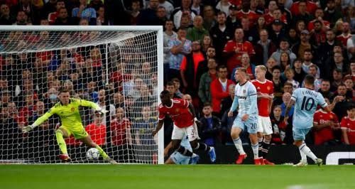Gol Manuel Lanzini (nomor punggung 10) ke gawang Manchester United (Okezone.com)