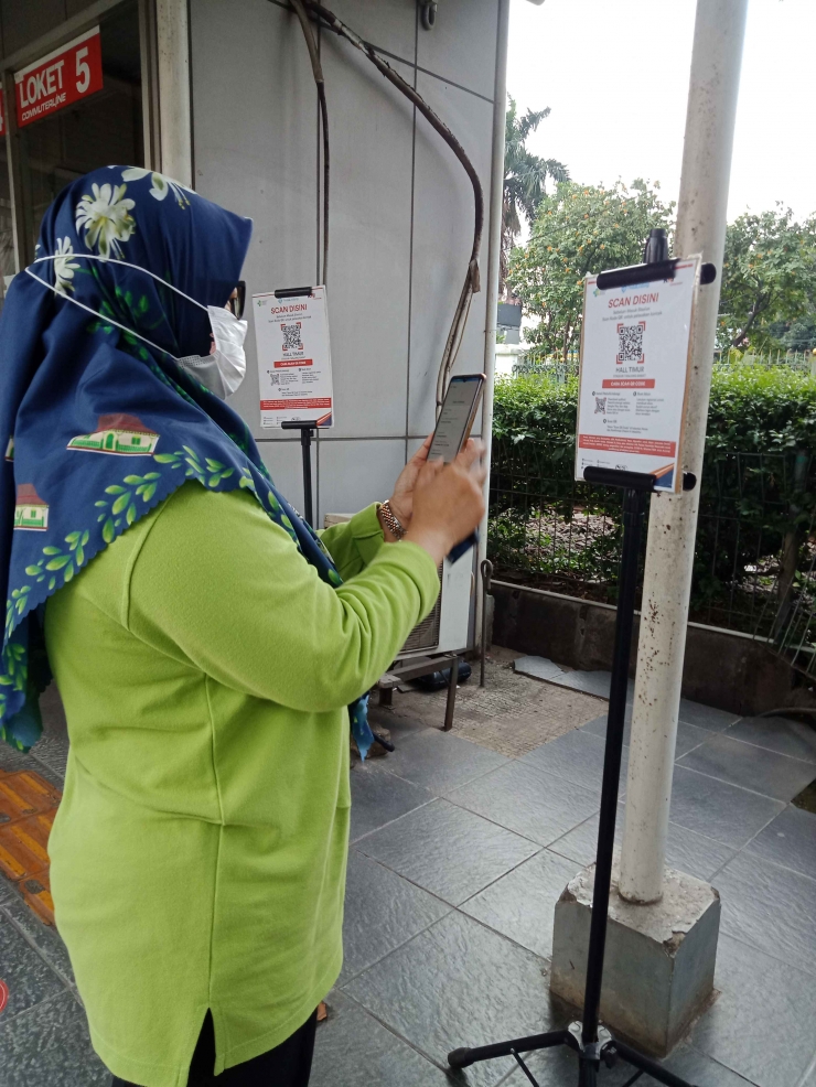 Naik KRL sekarang harus tunjukkan setifikat vaksin. Suasana di Stasiun Tanjung Barat (Dokpri)