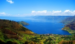 Lake of Toba (sumber: Maritim.go.id)