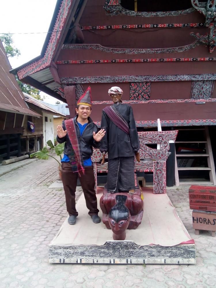 Foto Bersama dengan Patung Sigale-Gale (dokpri) 