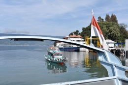 Lanskap Danau Toba dari pelabuhan Ajibata Parapat. Foto: Dok. Pribadi Kristianto Naku.