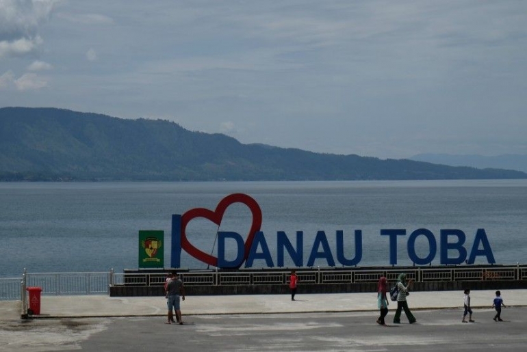 Danau Toba di Pulau Samosir, Sumatera Utara (Foto: Antara melalui republika.co.id)