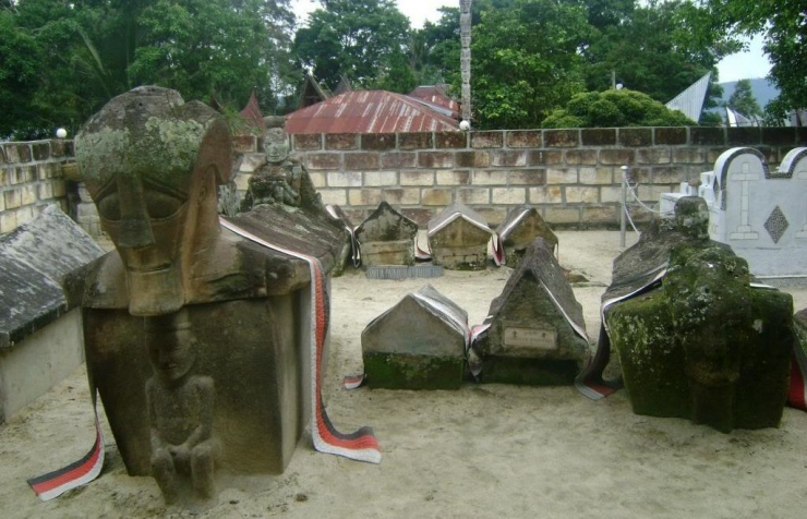 Kompleks makam Raja Sidabutar. Gambar dari kissparry.com