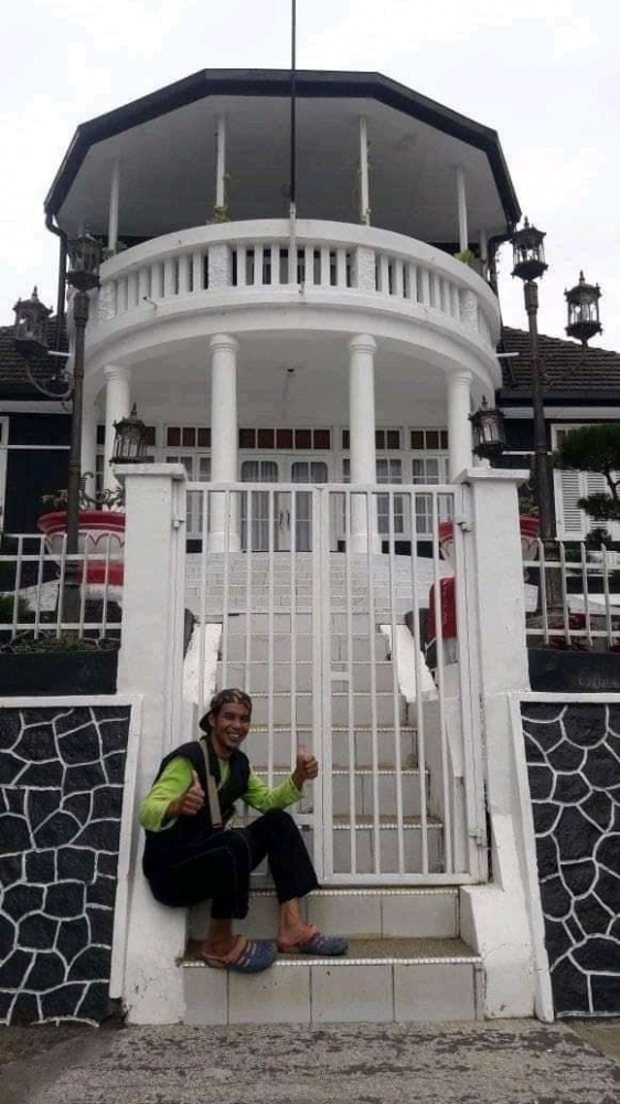 Rumah pengasingan Bung Karno, H. Agus Salim dan St. Syahrir di Parapat, Danau Toba. (Dokpri)