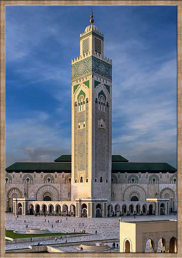 Posisi Simetris Sudut Menara Dengan Bangunan Masjid Serta Koridor Di Depannya (Tegaraya.com)