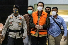 Wakil Ketua DPR Azis Syamsuddin ditahan. (KOMPAS.com/ KRISTIANTO PURNOMO)