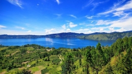 Danau Toba. | Foto Dinas Pariwisata, Seni dan Budaya Kabupaten Samosir diambil dari tirto.id