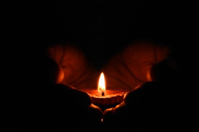 Cahaya Lilin (Foto oleh Dhivakaran S dari Pexels)