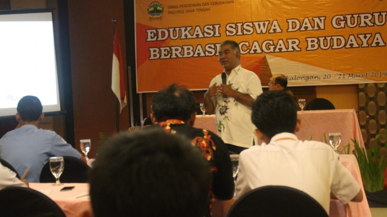 Arief Dirhamzah saat memberi ceramah soal sejarah (sumber foto: dok.Arief Dirhamzah)