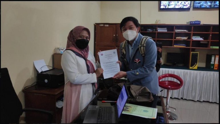 Pengenalan dalam Literasi Sains dengan Karya Tulis Ilmiah di SMAN 24 Bandung