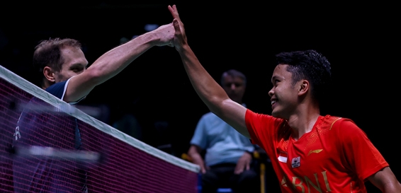 Tunggal putra Indonesia, Anthony Ginting (kanan) membuka kemenangan Indonesia atas Rusia di Piala Sudirman tadi malam/badmintonindonesia.org