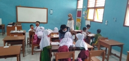 Membantu Mengajar di Kelas