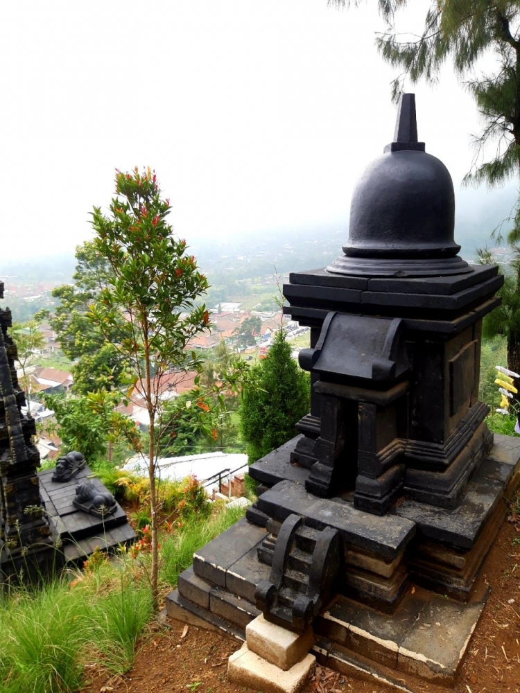 Salah Satu Candi di Bukit Sanjaya ( dok. pribadi)