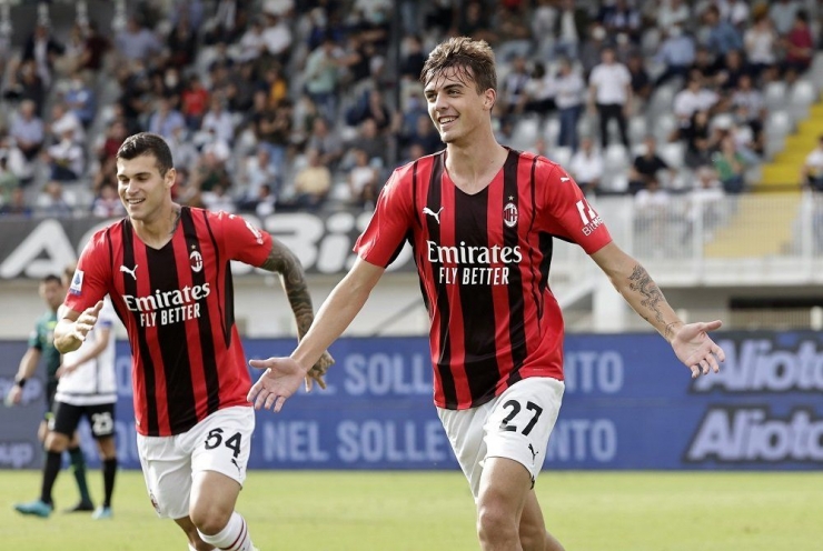 Daniel Maldini (27) tampil perdana sebagai pemain inti dan mencetak gol perdana bersama AC Milan (FOTO: REUTERS/Ciro De Luca). 