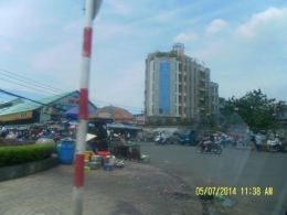 Pasar Ben Thanh ramai dikunjungi (dok pribadi)