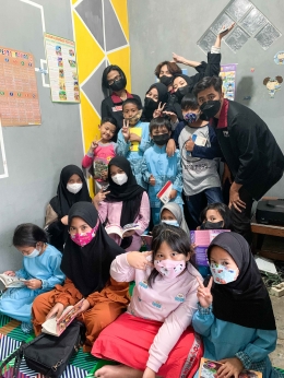 Mahasiswa PMM Kelompok-41 UMM Bantu Bangkitkan Kesadaran Membaca Melalui Pendirian Taman Baca Batik