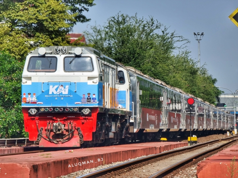Livery spesial HUT KAI ke-76 pada lokomotif CC 206 13 39. (Sumber: Twitter/AluqmanBJ)