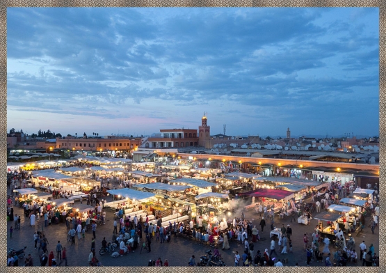 Alun-alun Kota Marrakech,Djamaa El-Fna di waktu senja (Dok.Wikipedia)