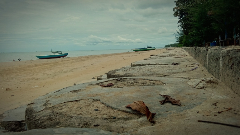 Puisi Pada Sebuah Percakapan Terakhir / Pantai Tanjung Jumlai Penajam Paser Utara - Dokpri @ams99