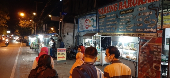 Suasana area kuliner 