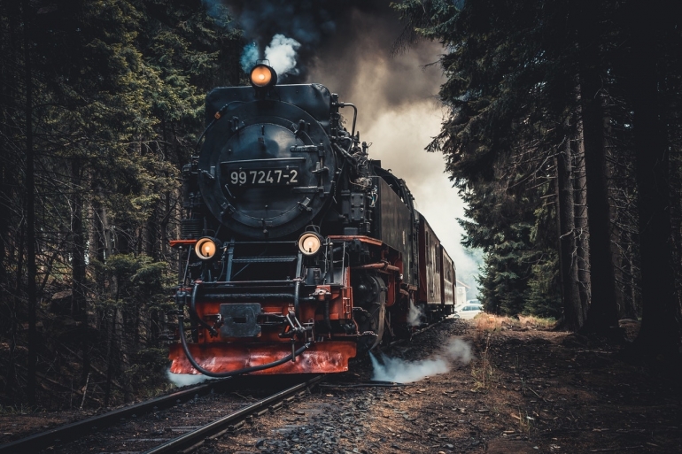 Ilustrasi Kereta terakhir | Foto oleh Mark Plötz dari Pexels
