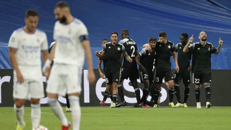 Real Madrid dikejutkan penampilan Sheriff Tiraspol usai kalah 1-2 di kandangnya di matchday II LIga Champions (29/9)/Burak Akbulut/Getty Images 