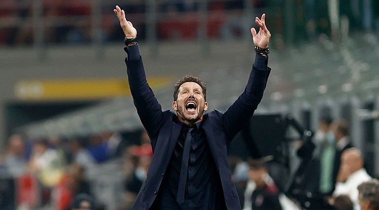 Simeone merayakan kemanangan timnya melawan AC Milan. (Sumber: Twitter.com/atletienglish)