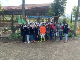foto bersama dengan warga Dusun Kungkuk