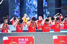 Tim Kalimantan Barat berhasil memenagi medali emas untuk game Mobile Legends di PON Papua 2021. Via kompas.com