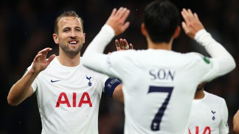 Pemain Tottenham Hotspur merayakan gol ke gawang Mura. (via sportsmax.tv)