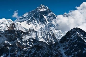 Everest (sumber: hai.grid.id)
