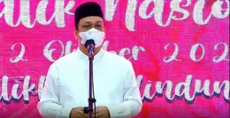 Walikota Pekalongan, H. A. Afzan Arslan Djunaid, S.E. saat memberi sambutan di Hari Batik Nasional 2021. Sumber foto: Batik TV