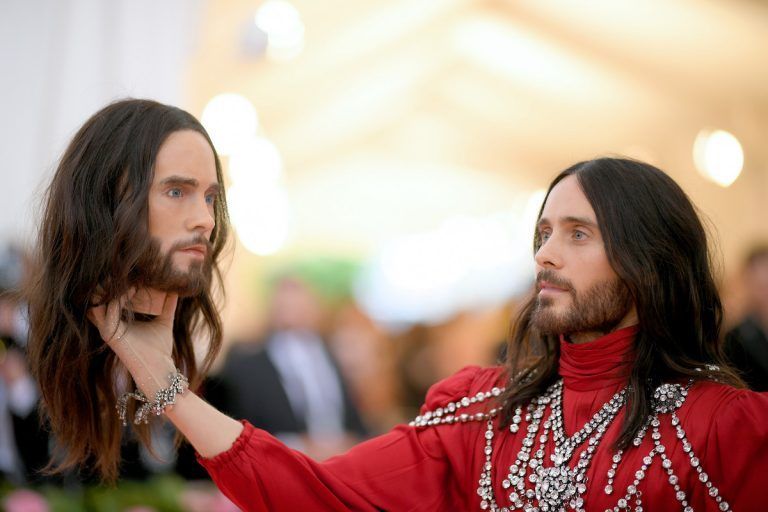 Jared Leto di gelaran acara Met Gala 2019 silam|Sumber gambar : cheatsheet.com