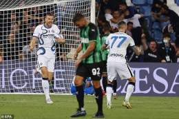 Pemain Inter Milan merayakan gol ke gawang Sassuolo. (via hcabarbieri.it)