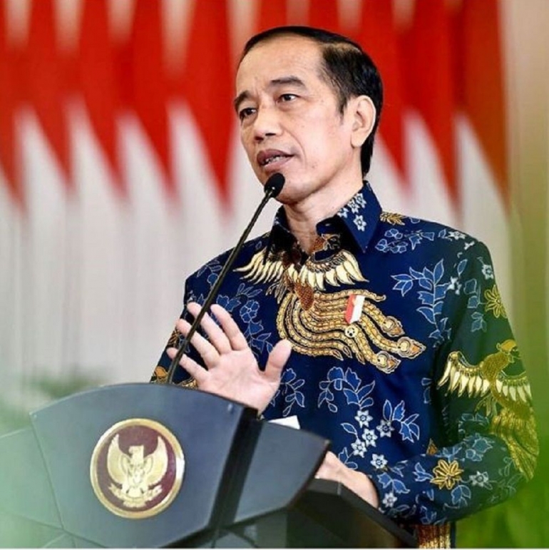 Presiden Jokow Widodo memakai baju batik di acara resmi kenegaraan. Sumber: Instagram Jokowi