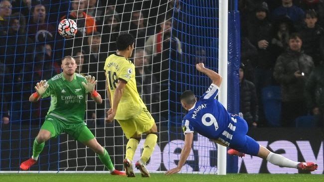 Ramsdale tampil cekatan meski eksekusi peluang Brighton masih amburadul. Sumber: Getty Images/Mike Hewitt/via Detik.com