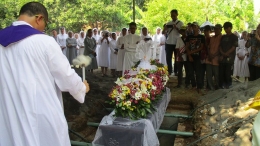 Pemakaman jika  ada  Suster  yang  meninggal  di  Indonesia (  dok pri )