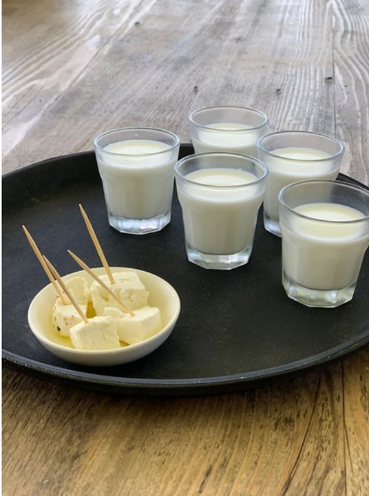 Produk sehat susu dan keju unta. Photo:ABC Landline/Halina Baczkowski